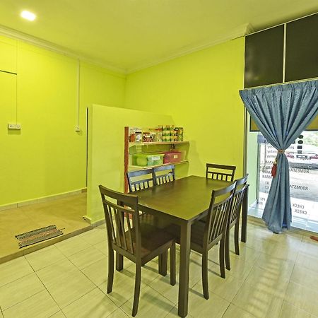 Oyo 90551 Zn Mix Homestay & Roomstay Kampung Raja エクステリア 写真