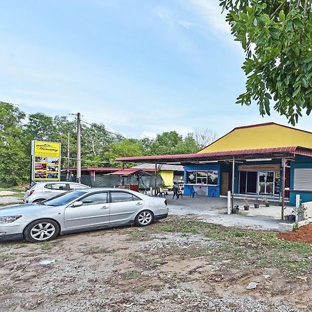 Oyo 90551 Zn Mix Homestay & Roomstay Kampung Raja エクステリア 写真