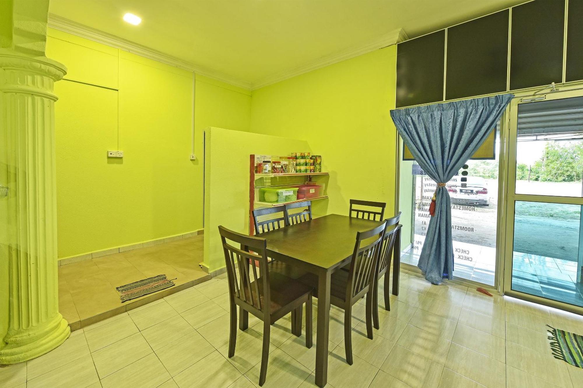 Oyo 90551 Zn Mix Homestay & Roomstay Kampung Raja エクステリア 写真