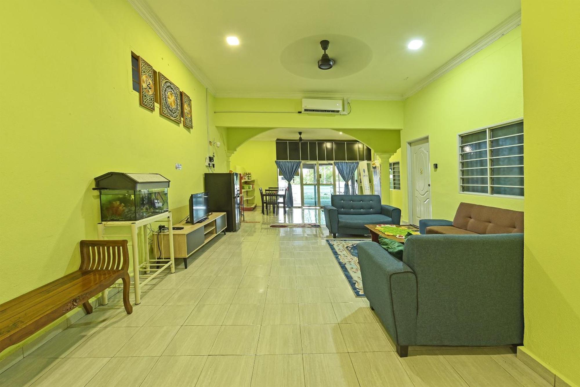 Oyo 90551 Zn Mix Homestay & Roomstay Kampung Raja エクステリア 写真