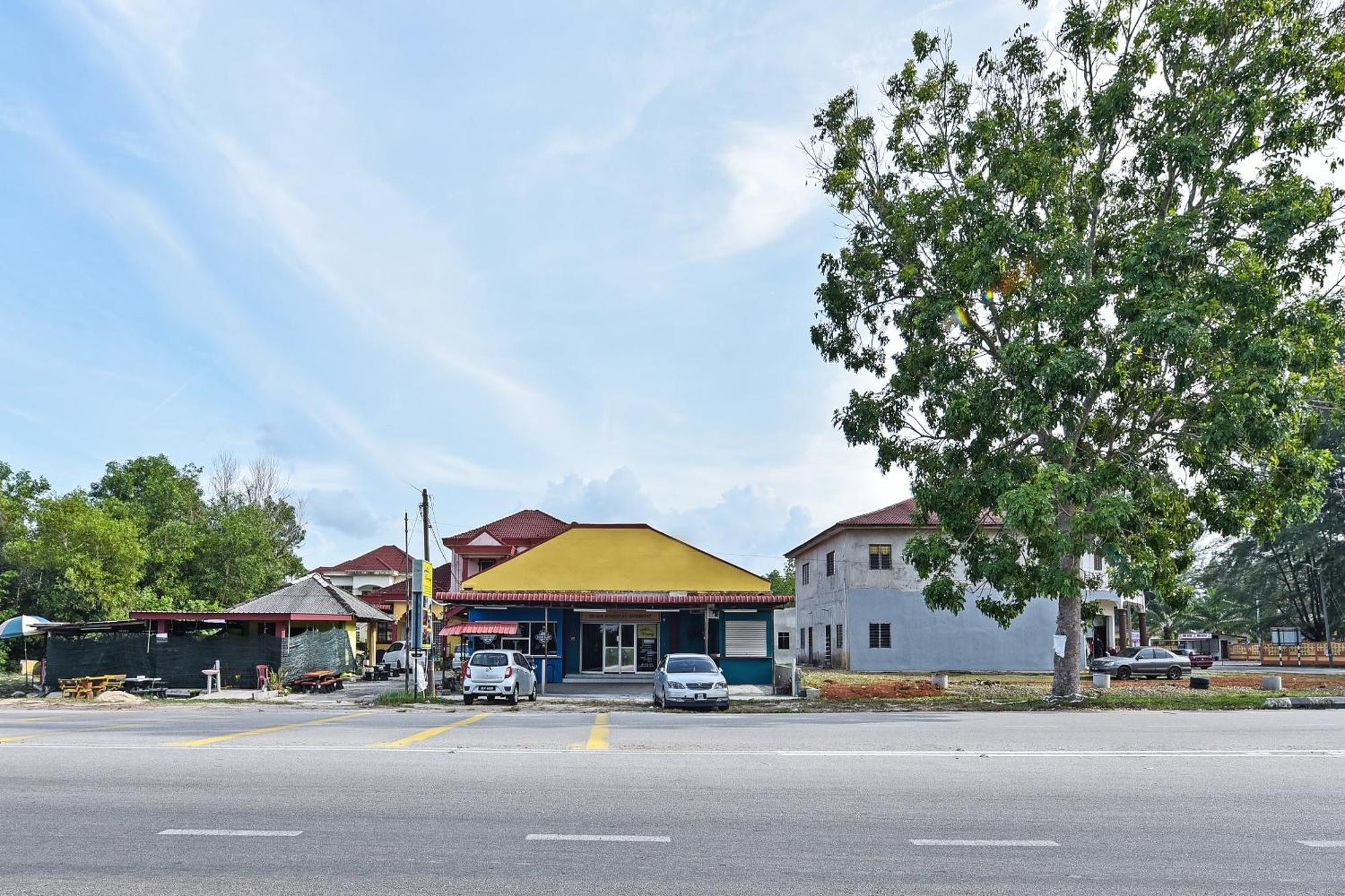 Oyo 90551 Zn Mix Homestay & Roomstay Kampung Raja エクステリア 写真